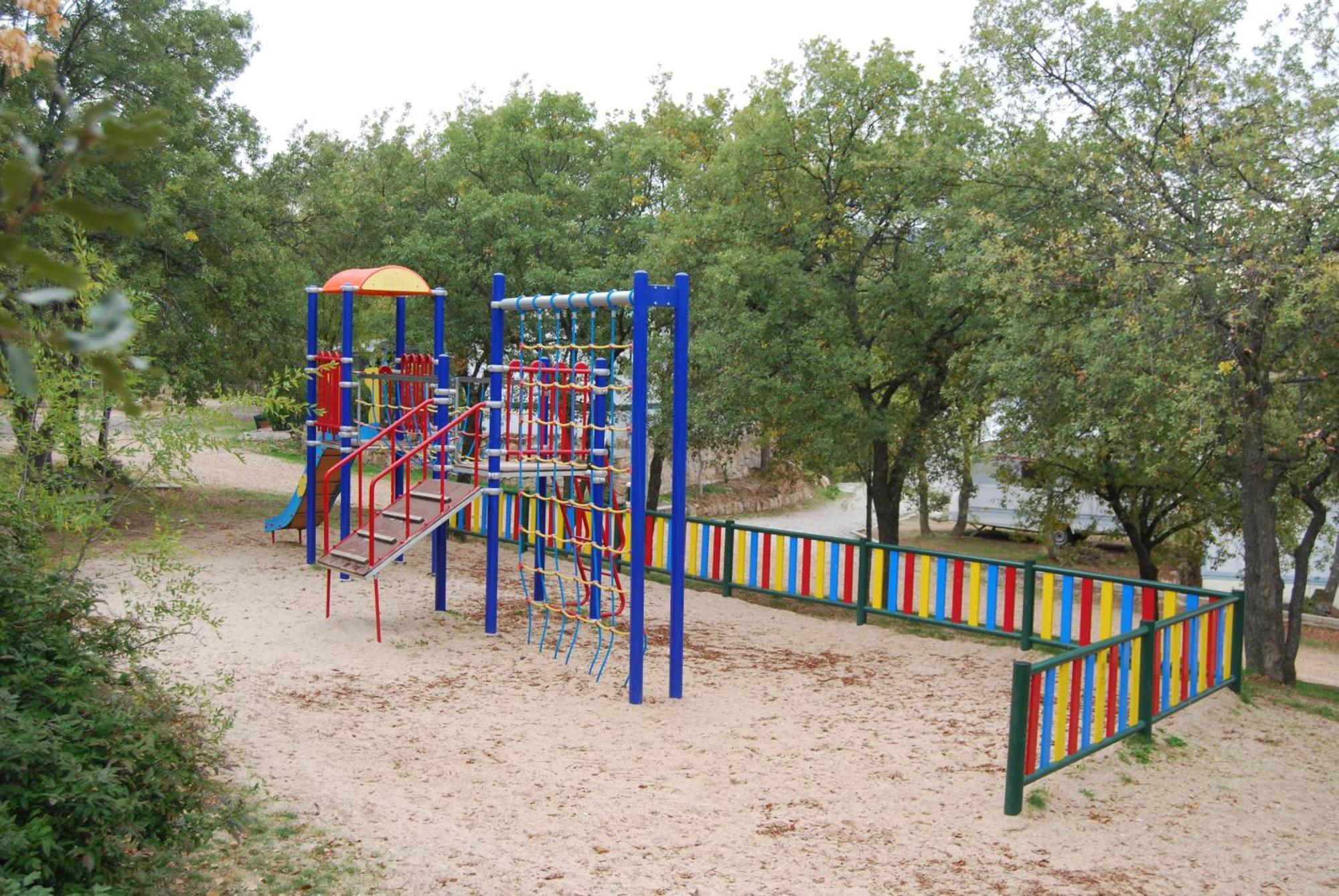 Camping De Cervera De Buitrago المظهر الخارجي الصورة