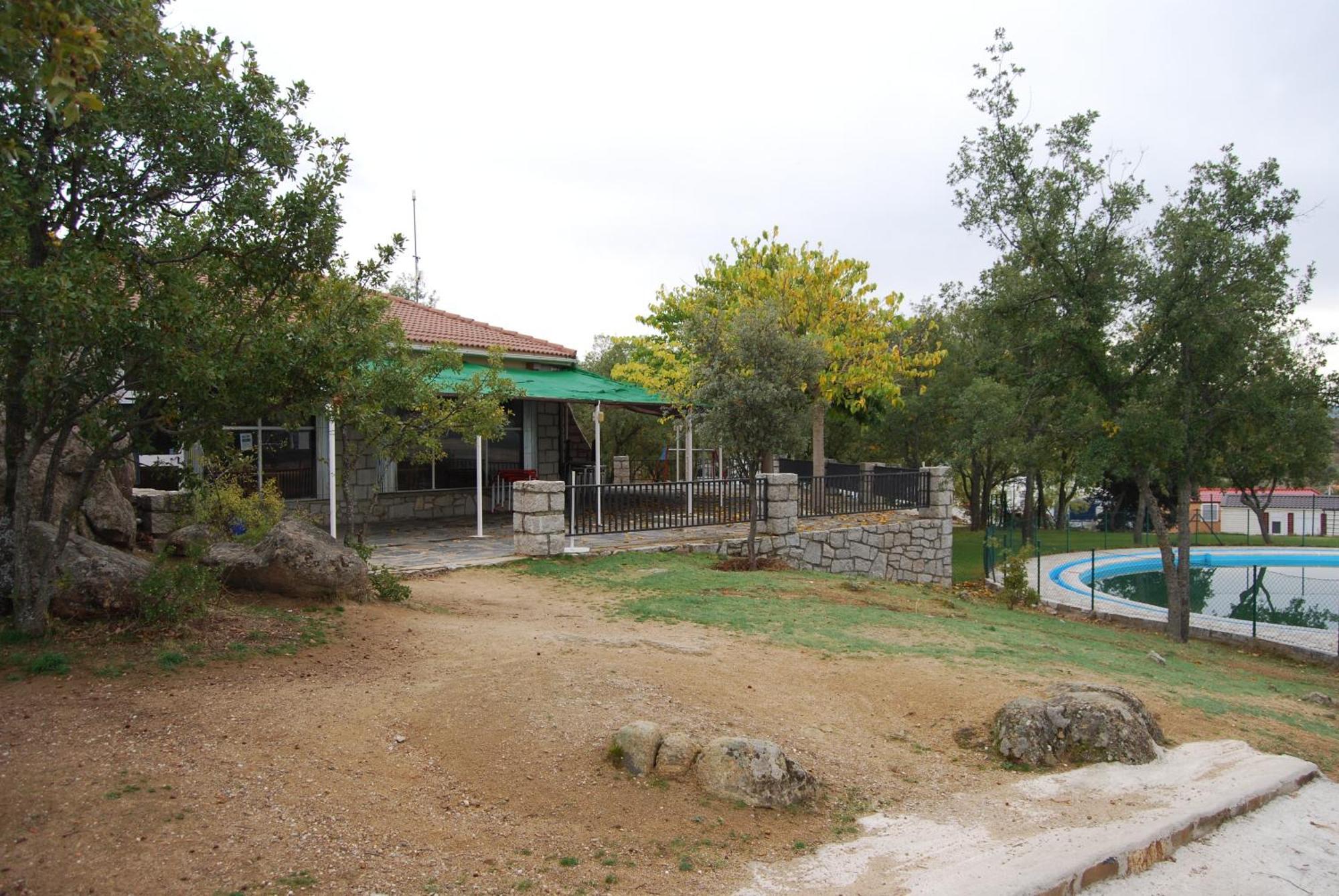 فندق Camping De Cervera De Buitrago المظهر الخارجي الصورة